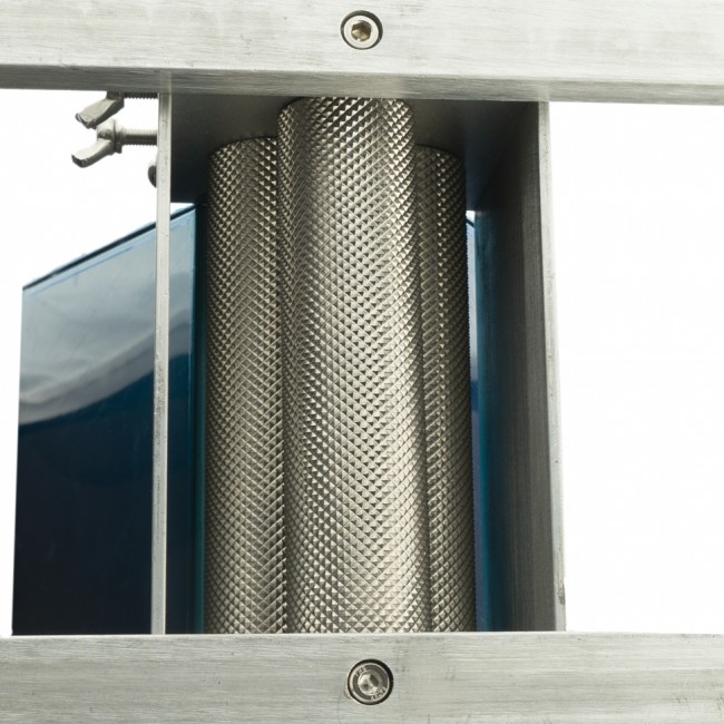 Мельница для солода трехвальцовая на полозьях Мельница для солода трехвальцовая на полозьях